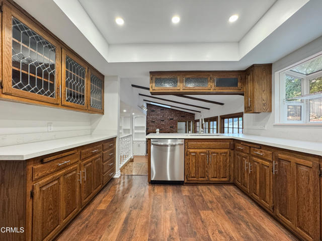 5028 El Adobe Lane, La Crescenta CA: https://media.crmls.org/mediaz/0a9de0d4-78d5-4782-8785-1efc880f5b8e.jpg