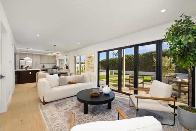 Detail Gallery Image 14 of 35 For 21792 Kaneohe Ln, Huntington Beach,  CA 92646 - 5 Beds | 2/1 Baths