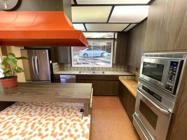 1245 Chula Vista Drive, Belmont CA: https://media.crmls.org/mediaz/0a9eb592-7d1f-4735-baa1-afd12e34d740.jpg