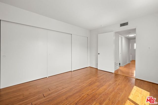 5840 Etiwanda Avenue, Tarzana CA: https://media.crmls.org/mediaz/0a9f101e-d3f6-4f4f-a97e-00bb6928414e.jpg