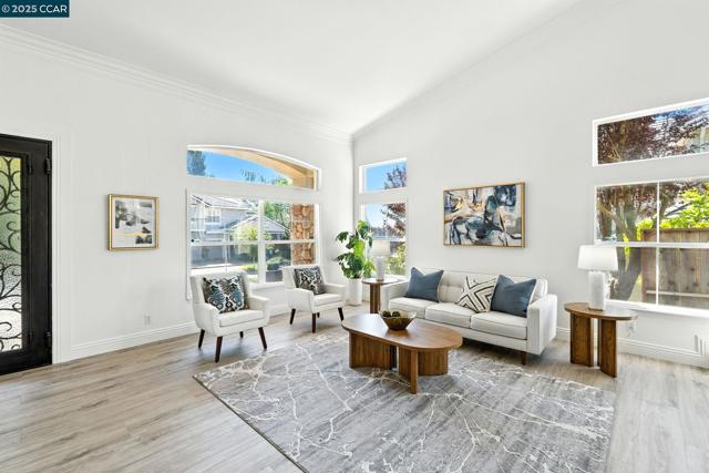 1023 Pebble Beach Dr, Clayton CA: https://media.crmls.org/mediaz/0a9f1e0c-b08d-4f32-9454-32ee14b7c0c5.jpg