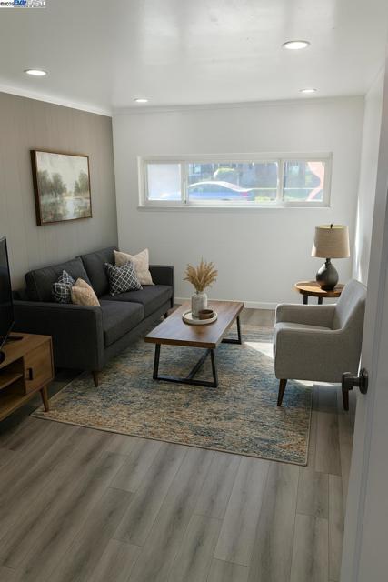 808 Martin Blvd, San Leandro CA: https://media.crmls.org/mediaz/0a9f66de-f19c-4193-8978-41e4d5cb4fdb.jpg