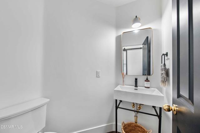 2658 Morning Grove Way, Thousand Oaks CA: https://media.crmls.org/mediaz/0a9f9c0c-3d3e-43d0-beaa-1a51bb68304e.jpg