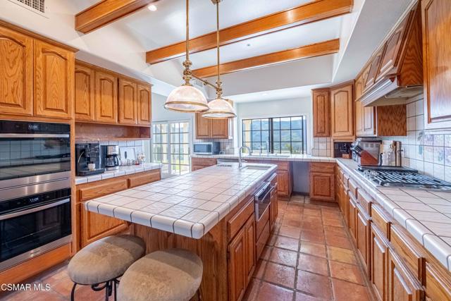 11300 Highridge Court, Camarillo CA: https://media.crmls.org/mediaz/0a9fe65a-c5c4-498e-b631-afa8aa843053.jpg