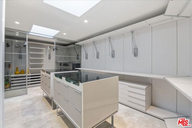1620 Carla, Beverly Hills CA: https://media.crmls.org/mediaz/0aa01dfb-e5c9-40d3-8ce4-bec43e1d93df.jpg