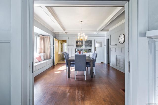 4229 Saint James Place, San Diego CA: https://media.crmls.org/mediaz/0aa02e7c-bfef-4a0c-823b-01aec1ce1389.jpg