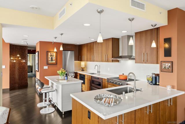 850 Beech St, San Diego CA: https://media.crmls.org/mediaz/0aa0a7cc-3351-40c9-b5b4-e834dd84215e.jpg