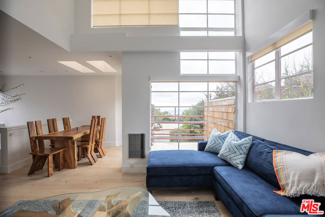 29233 HEATHERCLIFF Road, Malibu CA: https://media.crmls.org/mediaz/0aa0fa52-9f19-4c9d-a649-715d0483ebc2.jpg