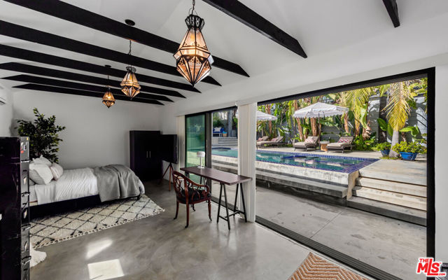 1724 N Sierra Bonita Avenue, Los Angeles CA: https://media.crmls.org/mediaz/0aa13ca6-3b49-43be-bde4-238c6716e033.jpg