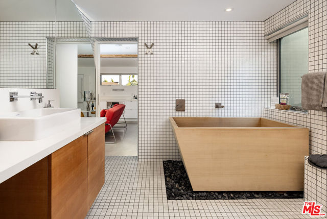 1274 San Miguel Avenue, Santa Barbara CA: https://media.crmls.org/mediaz/0aa178b9-6aae-4e0c-acaa-98f3705482f7.jpg