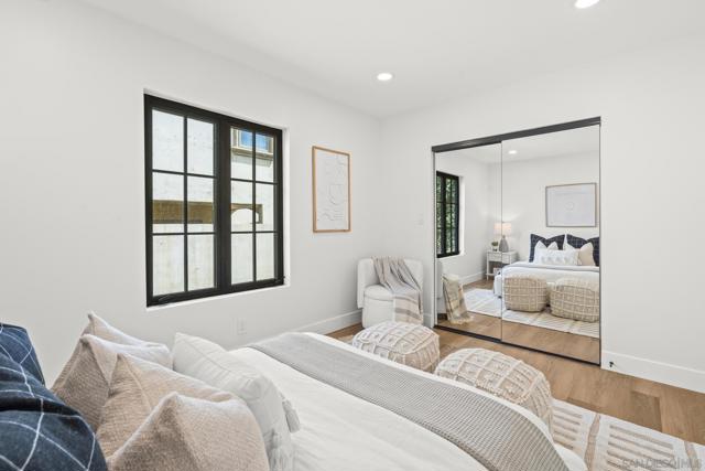 375 E Avenue, Coronado CA: https://media.crmls.org/mediaz/0aa19918-a3d0-41ee-b9cb-827091b878f9.jpg