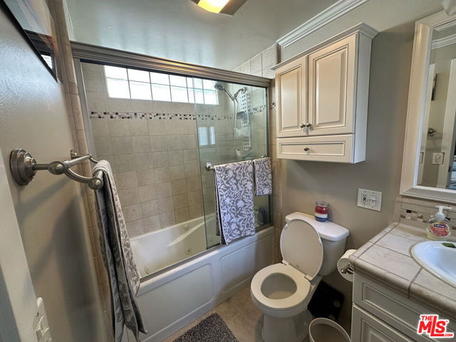 440 Howland Canal, Venice CA: https://media.crmls.org/mediaz/0aa1cd92-77f1-4eb2-8336-b0c5892faa11.jpg