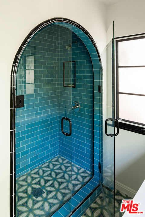 2248 Kenilworth Avenue, Los Angeles CA: https://media.crmls.org/mediaz/0aa2b89d-a7cd-4392-bd93-270d53e77e65.jpg