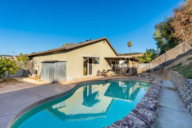 8546 Blanco Terrace, El Cajon CA: https://media.crmls.org/mediaz/0aa2caee-b9aa-4171-8757-63eb6fab40e4.jpg
