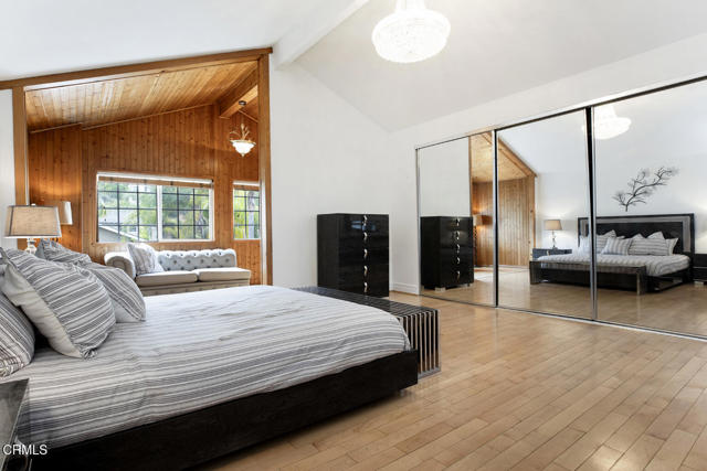 8857 Bluffdale Dr, Sun Valley CA: https://media.crmls.org/mediaz/0aa36791-7e36-43fc-bf74-83cbb08c6794.jpg