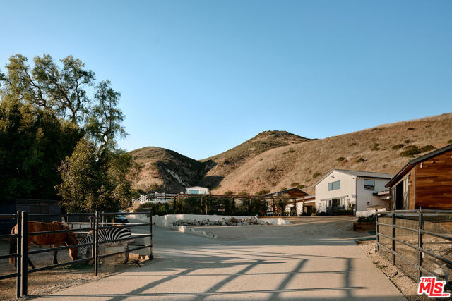 29685 Cuthbert Road, Malibu CA: https://media.crmls.org/mediaz/0aa38ef6-f5d0-4ad1-8254-0177c77f3026.jpg