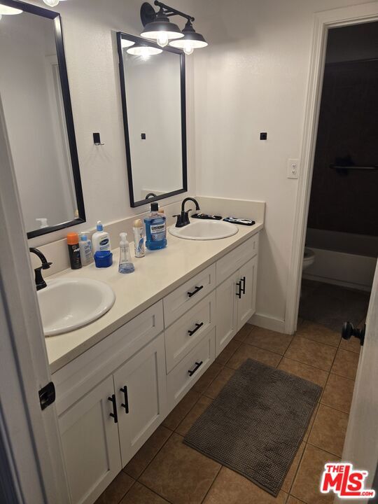 2417 S Budlong Avenue, Los Angeles CA: https://media.crmls.org/mediaz/0aa3dda9-b16b-4ac0-8ea3-88f10d19d609.jpg