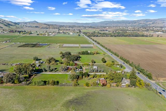 10395 Santa Teresa Boulevard, Gilroy CA: https://media.crmls.org/mediaz/0aa41d73-c366-463d-b844-9c7273a33a8e.jpg
