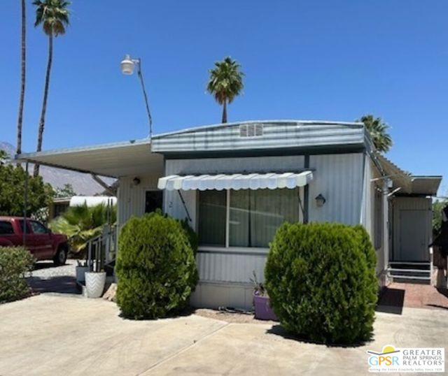 2 Harrison Street, Cathedral City CA: https://media.crmls.org/mediaz/0aa51ae1-e14a-4daa-bd54-318021065787.jpg