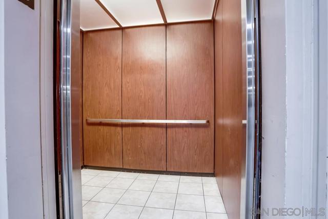 2888 Torrey Pines Rd, La Jolla CA: https://media.crmls.org/mediaz/0aa55844-6ac2-478d-a969-c3c37228ca15.jpg