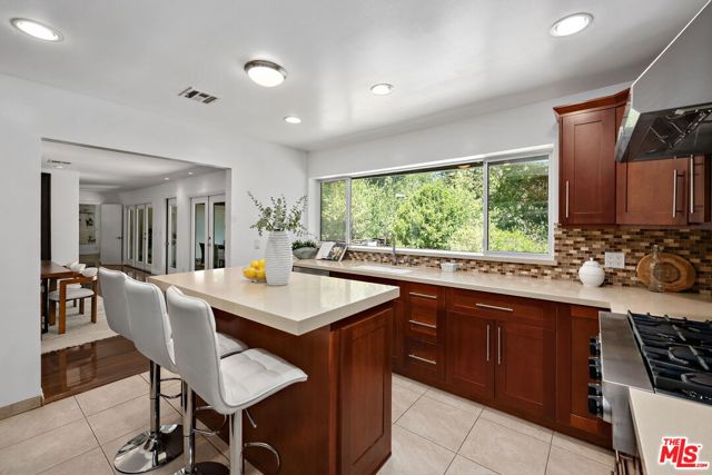 4745 Caritina Drive, Tarzana CA: https://media.crmls.org/mediaz/0aa586a4-97e1-412c-a2d2-44aea5cb8c15.jpg