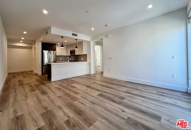 5801 Camerford Avenue, Los Angeles CA: https://media.crmls.org/mediaz/0aa60479-ca33-460a-9081-f0b7127d8114.jpg