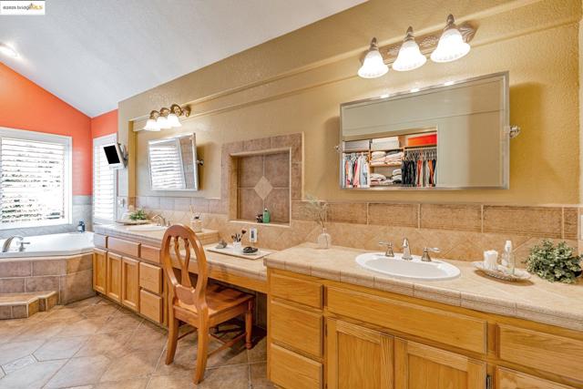 4452 Pronghorn Ct, Antioch CA: https://media.crmls.org/mediaz/0aa60e98-bf30-4923-81d4-ad63d2b92b52.jpg