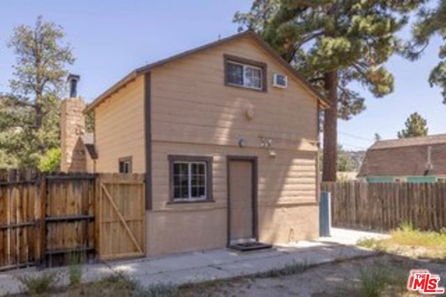 320 E Tiger Lily Drive, Big Bear City CA: https://media.crmls.org/mediaz/0aa614d1-99b6-4858-8235-08b1540e88b5.jpg