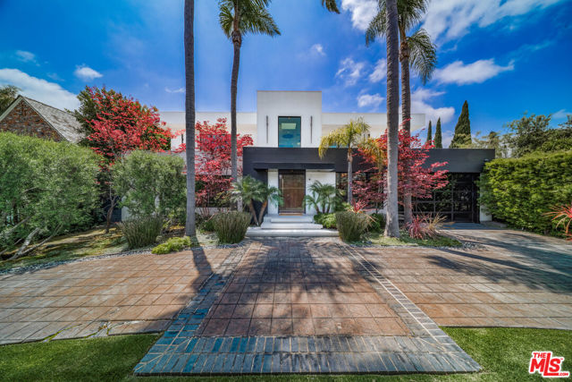 511 N Rexford Drive, Beverly Hills CA: https://media.crmls.org/mediaz/0aa65edd-1a0f-483a-8312-eab5f2fd9bfb.jpg