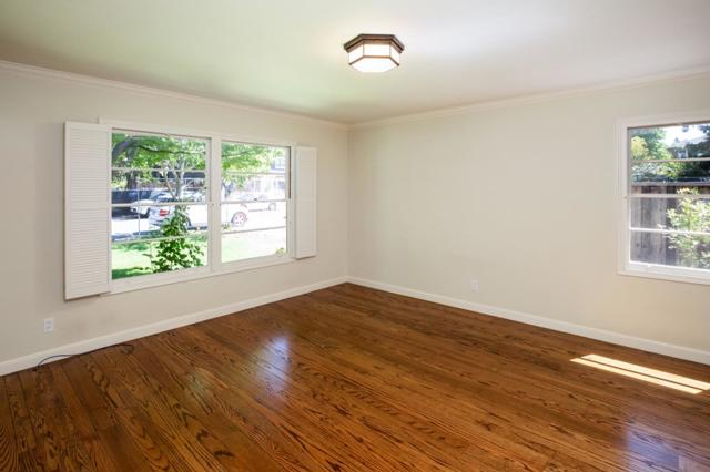 1850 White Oak Drive, Menlo Park CA: https://media.crmls.org/mediaz/0aa6d445-1d63-4e58-b6ee-6565881560ed.jpg