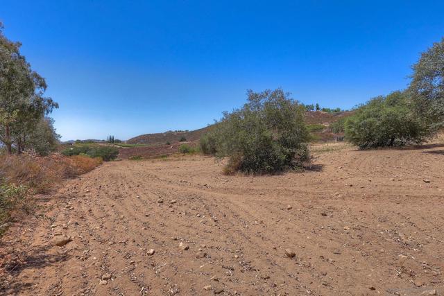 25861 E Old Julian Hwy, Ramona CA: https://media.crmls.org/mediaz/0aa7036d-9521-4b7e-9712-22b2ec32fb19.jpg