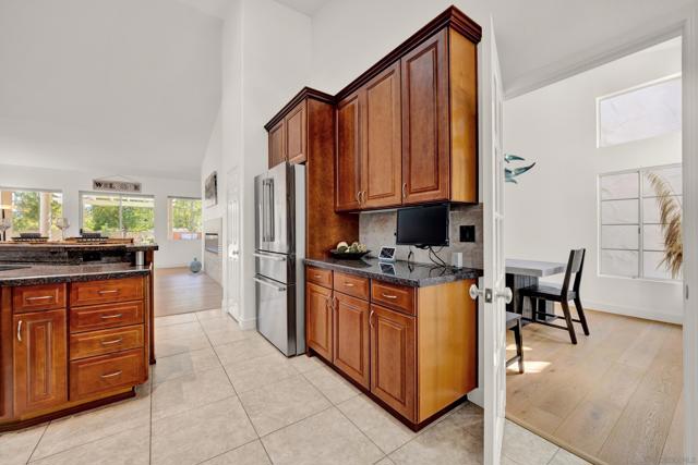 14265 Sandhill Rd, Poway CA: https://media.crmls.org/mediaz/0aa755d9-ae6f-4379-8fa6-36c8290b410d.jpg