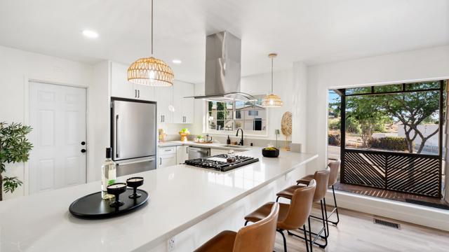 Detail Gallery Image 10 of 42 For 9318 Campo Rd, Spring Valley,  CA 91977 - 3 Beds | 2 Baths