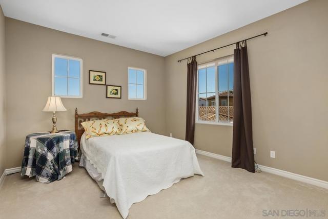 5029 Medalist Ct, Oceanside CA: https://media.crmls.org/mediaz/0aa77d84-e5eb-493d-80d0-4f01d1bf490b.jpg