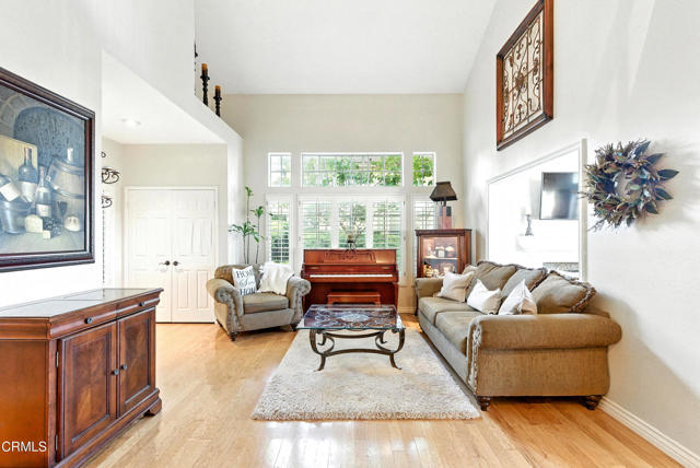 Detail Gallery Image 4 of 20 For 1095 Amberton Ln, Thousand Oaks,  CA 91320 - 3 Beds | 2/1 Baths