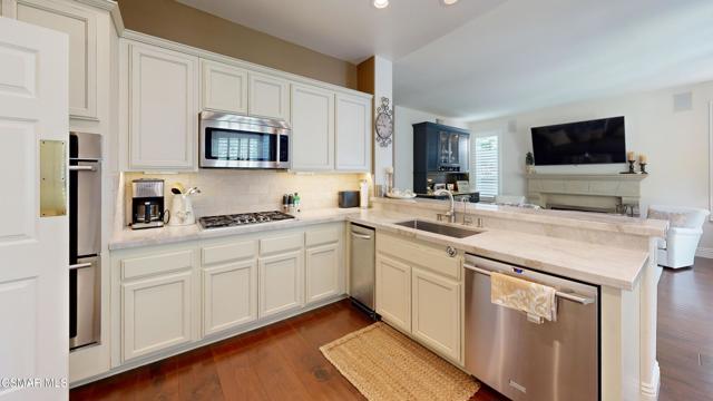 2343 Solway Court, Thousand Oaks CA: https://media.crmls.org/mediaz/0aa7c4fa-28f9-46d2-be60-c94e1c10d073.jpg