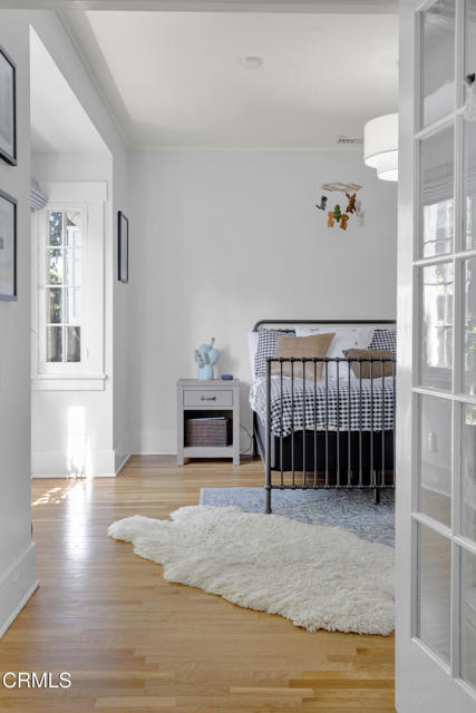 863 N Hill Avenue, Pasadena CA: https://media.crmls.org/mediaz/0aa7e853-ecb2-4117-9064-231ee5f1291d.jpg