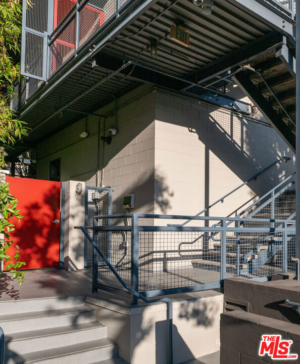 710 N Orlando Avenue, West Hollywood CA: https://media.crmls.org/mediaz/0aa8362c-b737-41ed-98c8-af38914e8543.jpg