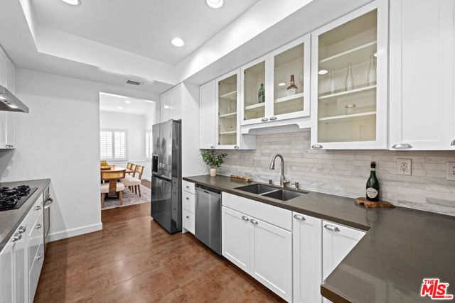 11928 Kiowa Avenue, Los Angeles CA: https://media.crmls.org/mediaz/0aa83abd-a8fd-4aac-843b-fcb2485817f2.jpg