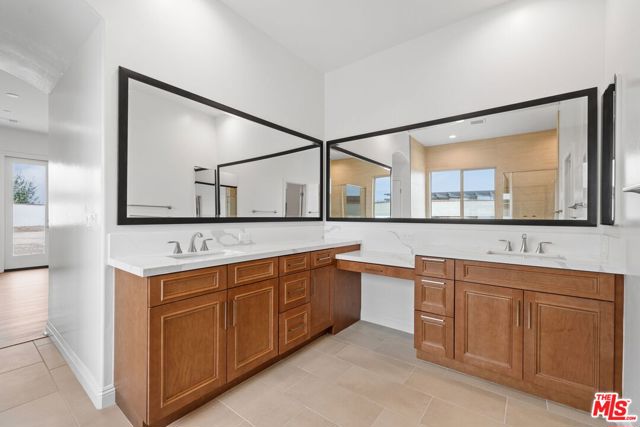 3719 Pathway Court, Bakersfield CA: https://media.crmls.org/mediaz/0aa862c3-fbdc-4ed4-b6b2-a1e8d6bc3eea.jpg