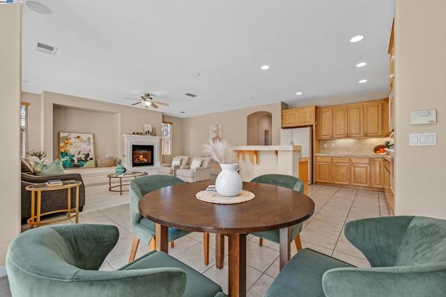 1304 Pyrenees St, Tracy CA: https://media.crmls.org/mediaz/0aa8be53-9b58-48d5-911d-3f707631be0d.jpg