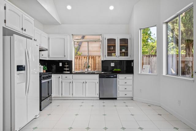 1274 Notting Hill Drive, San Jose CA: https://media.crmls.org/mediaz/0aa96ea4-e930-4dd1-854a-63e2737074c6.jpg