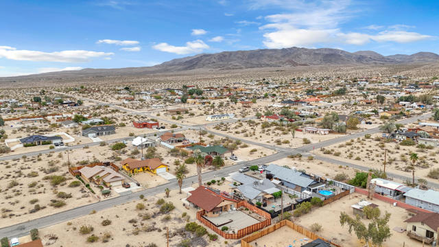 7412 Maude Adams Avenue, 29 Palms CA: https://media.crmls.org/mediaz/0aa99b59-2c9b-417d-9454-ee1d4d87008d.jpg