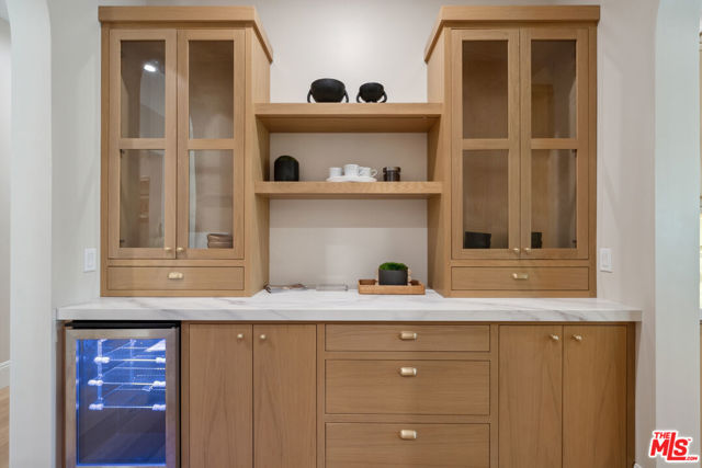 5036 Woodley Avenue, Encino CA: https://media.crmls.org/mediaz/0aa9d4e9-2ac1-49fa-bbd8-4064b964f32d.jpg