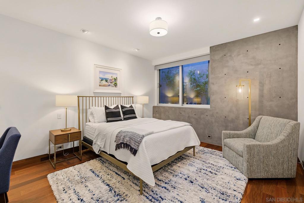 https://media.crmls.org/mediaz/0aa9dfe9-9899-4f08-a8eb-b74bea10730e.jpg?preset=X-Large
