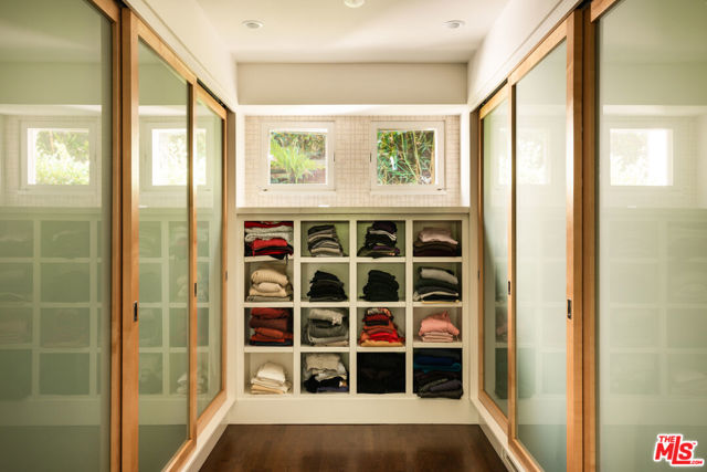 101 Bel Air Road, Los Angeles CA: https://media.crmls.org/mediaz/0aaafc72-5142-4640-9d88-60edaa226ea4.jpg