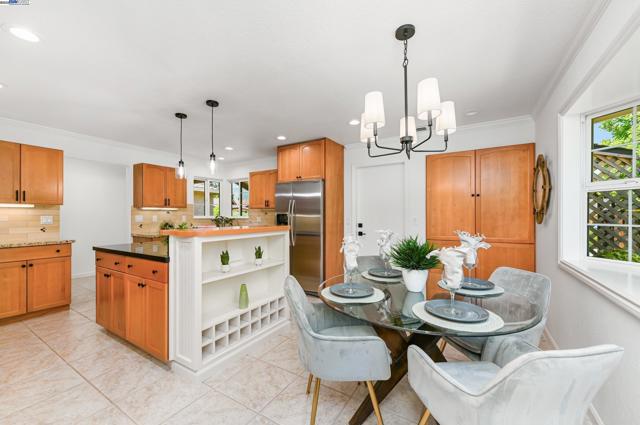 6701 Taffy Ct, Pleasanton CA: https://media.crmls.org/mediaz/0aabad8c-3b55-4794-817c-ee6d50380c7f.jpg