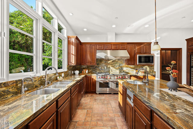 1533 Rancho Avenue, Glendale CA: https://media.crmls.org/mediaz/0aabf059-3c50-4c72-b6c6-b521688ba711.jpg