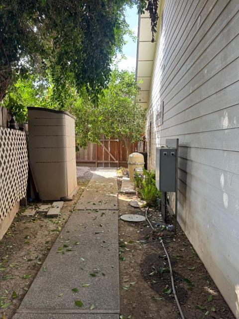 1703 Monte Grosso Drive, Merced CA: https://media.crmls.org/mediaz/0aac32cc-76f2-4e53-9db4-46c8cd842c7d.jpg