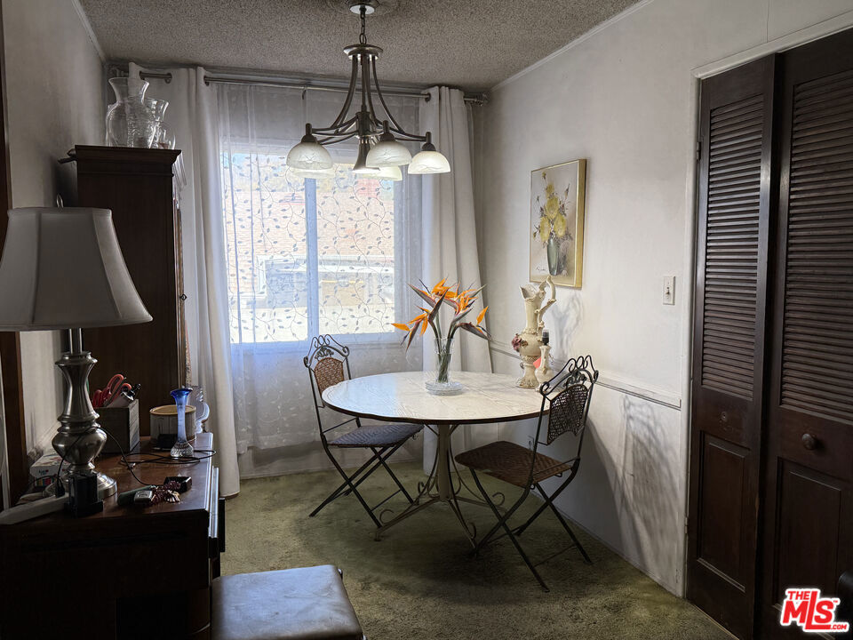 https://media.crmls.org/mediaz/0aac8fdf-d190-450d-a4fa-3859ba8704ee.jpg?preset=X-Large